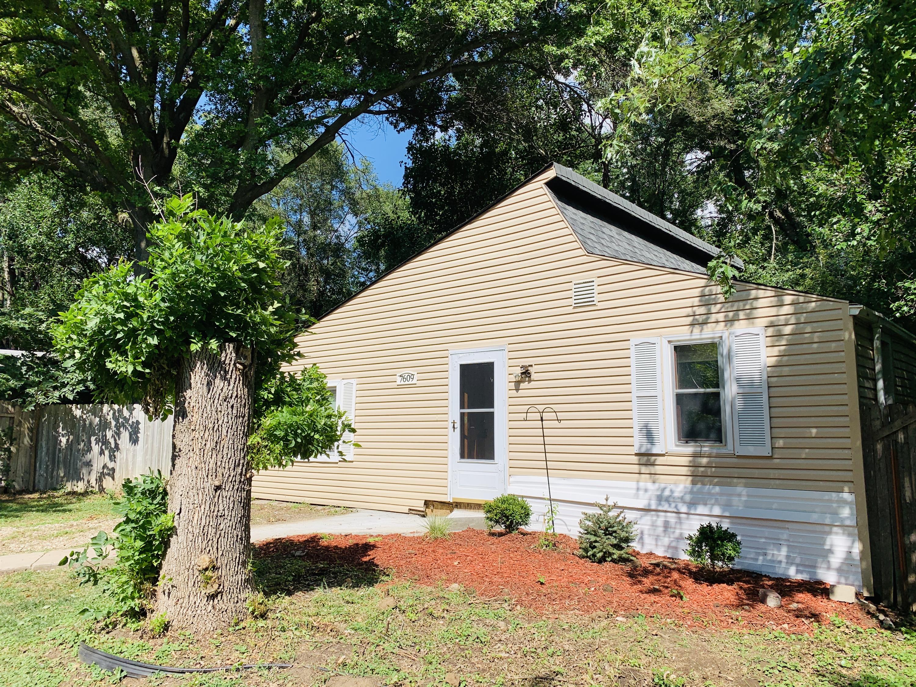 7609 N 60th Street